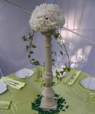 סידור לשולחן - עמוד פרחים לבן